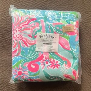 Lilly Pulitzer Vibrant Floral Lounge Towel